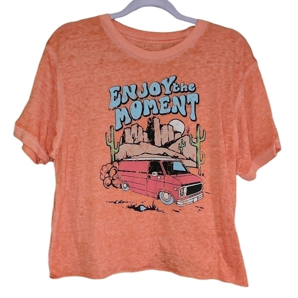 Pretty Rebel size large short sleeve tee shirt "Live in the moment" graphic tee